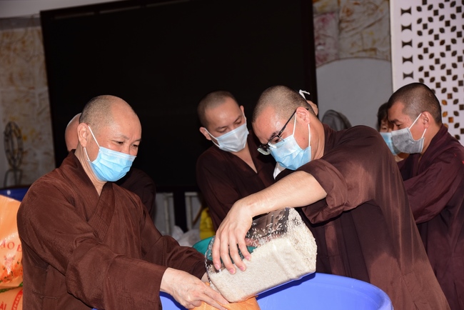 Chùa Hoằng Pháp: Tiếp tục hỗ trợ người dân khó khăn trong đại dịch Covid (đợt 8)